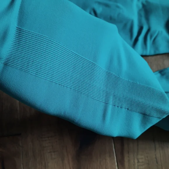 Lululemon Cropped Compression Tights - Picture 4 of 10